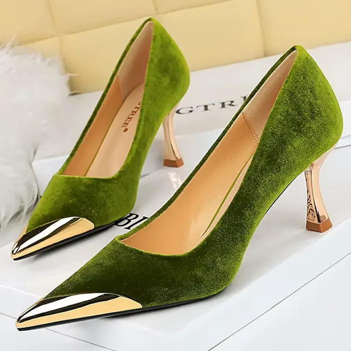 Escarpins pour femmes en daim de luxe, grande taille 43, talons de 7 cm, à bout pointu métallique, talons chaton, chaussures de soirée sexy et tendance