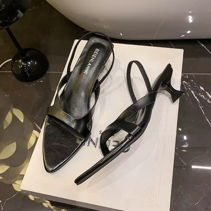 Sandales d'été pour femme à talon chaton, bout pointu, en cuir verni, à brides croisées, style sling