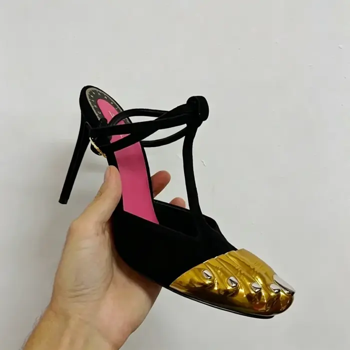 Sandales noires à lanières pour femmes
