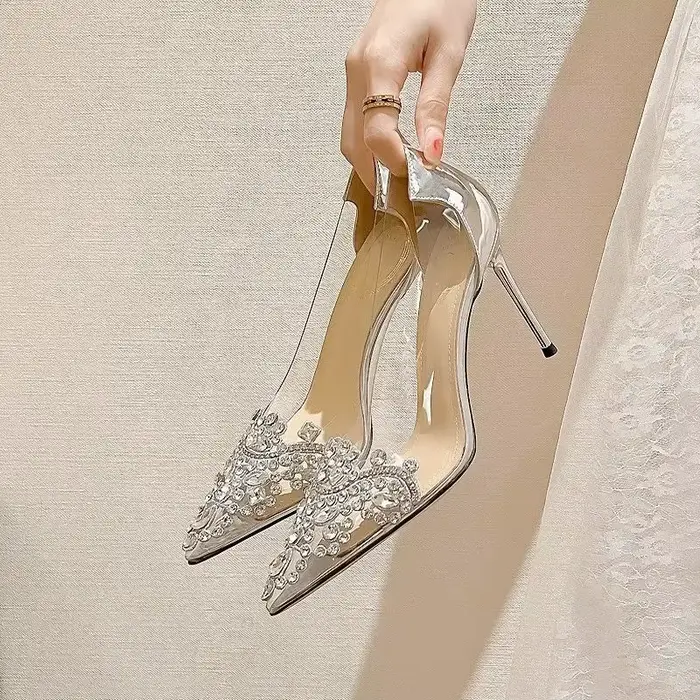 Escarpins à talons hauts argentés pour femmes