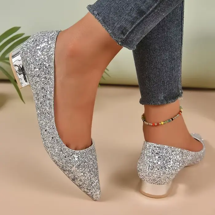 Escarpins à talons bas argentés pour femmes